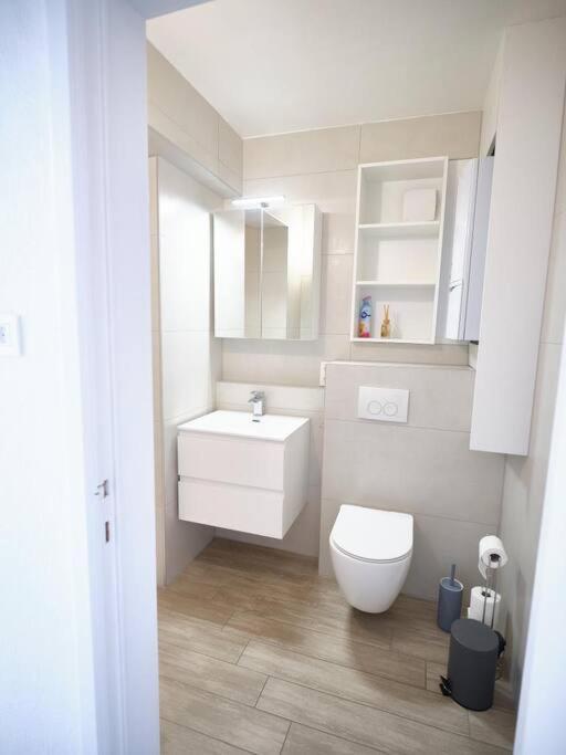 Hugo By The Harbor, Light-Filled And Centrally Located Apartment - Free Parking Ostende Exterior foto