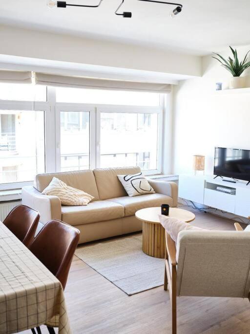 Hugo By The Harbor, Light-Filled And Centrally Located Apartment - Free Parking Ostende Exterior foto